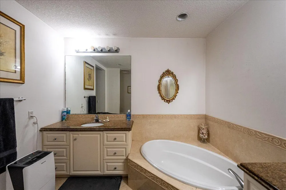 36 Harbour Isle Drive W #106 Fort Pierce, FL 34949