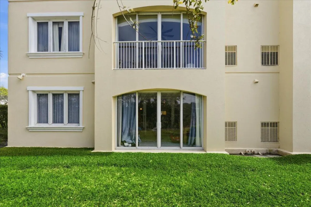 36 Harbour Isle Drive W #106 Fort Pierce, FL 34949