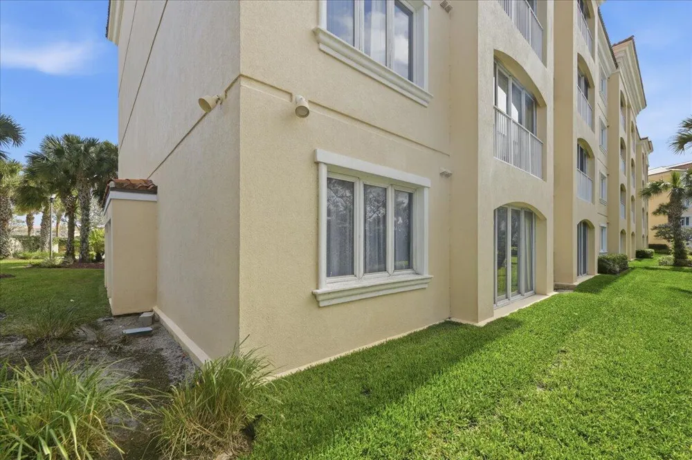36 Harbour Isle Drive W #106 Fort Pierce, FL 34949