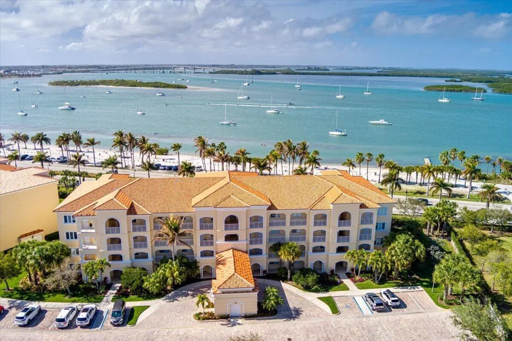 36 Harbour Isle Drive W #106 Fort Pierce, FL 34949