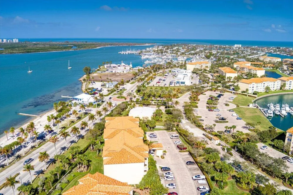 36 Harbour Isle Drive W #106 Fort Pierce, FL 34949