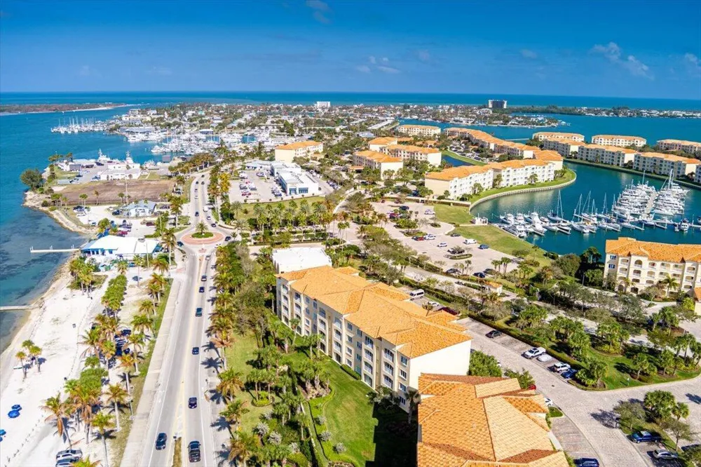 36 Harbour Isle Drive W #106 Fort Pierce, FL 34949