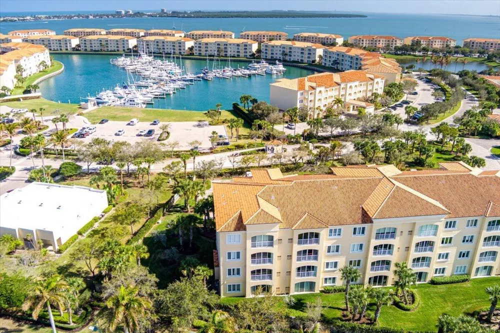 36 Harbour Isle Drive W #106 Fort Pierce, FL 34949