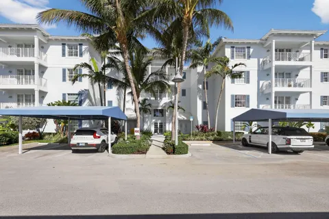 915 Bay Colony Drive S