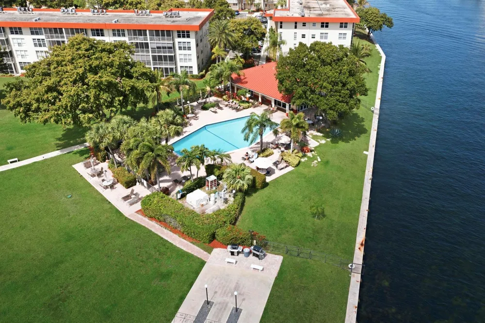 3000 NE 48th Court #406 Lighthouse Point, FL 33064