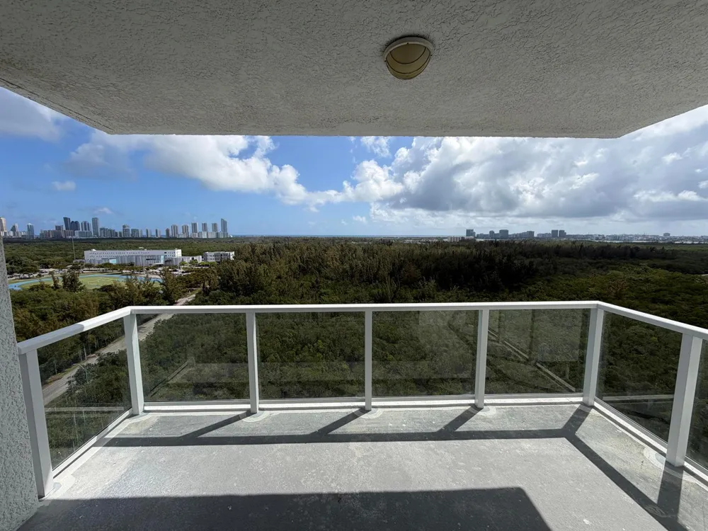 15051 Royal Oaks Lane #1603 North Miami, FL 33181