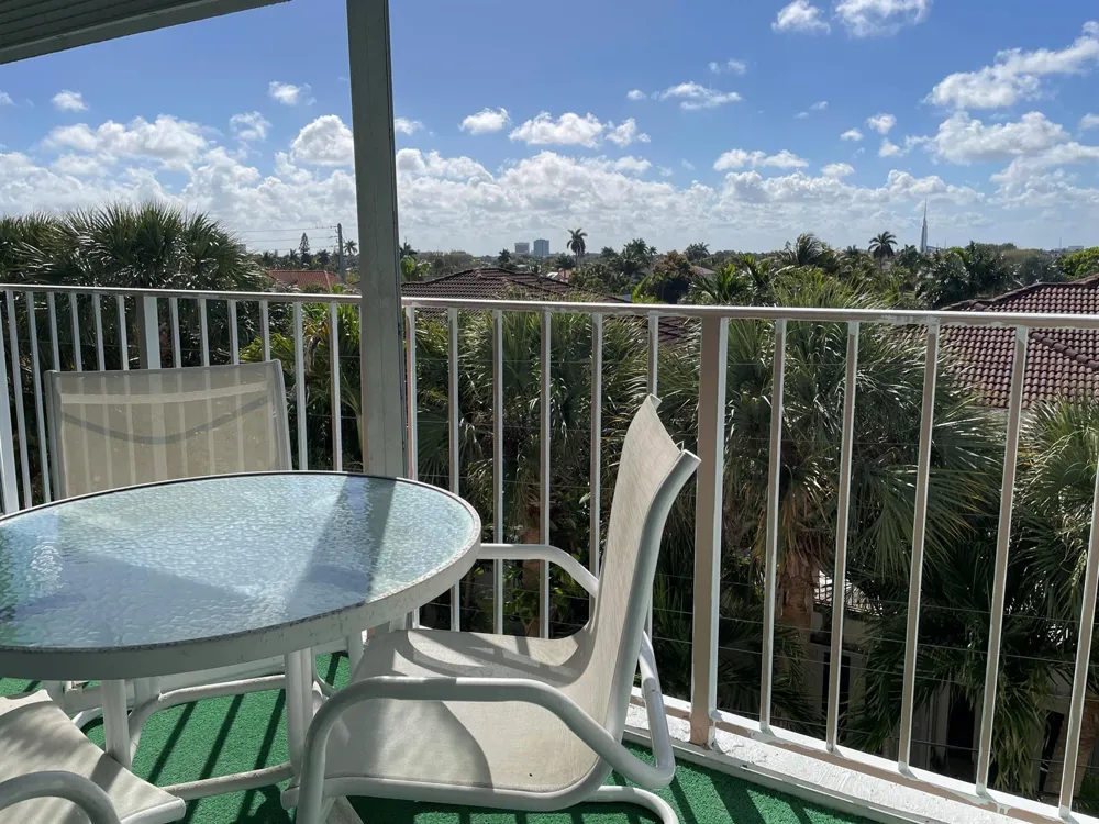 4629 Poinciana Street #Apt 409 Lauderdale By The Sea, FL 33308