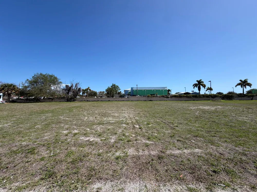 705 SE Tarpon Avenue Stuart, FL 34994