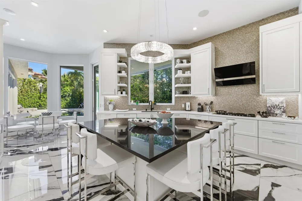 254 Atlantic Avenue Palm Beach, FL 33480