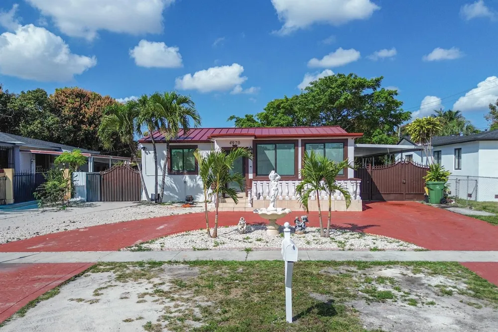4970 E Palm Court Hialeah, FL 33013