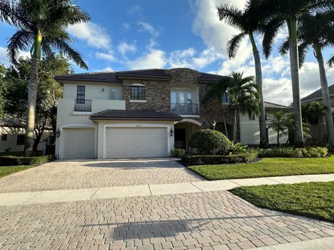 10526 Versailles Boulevard
