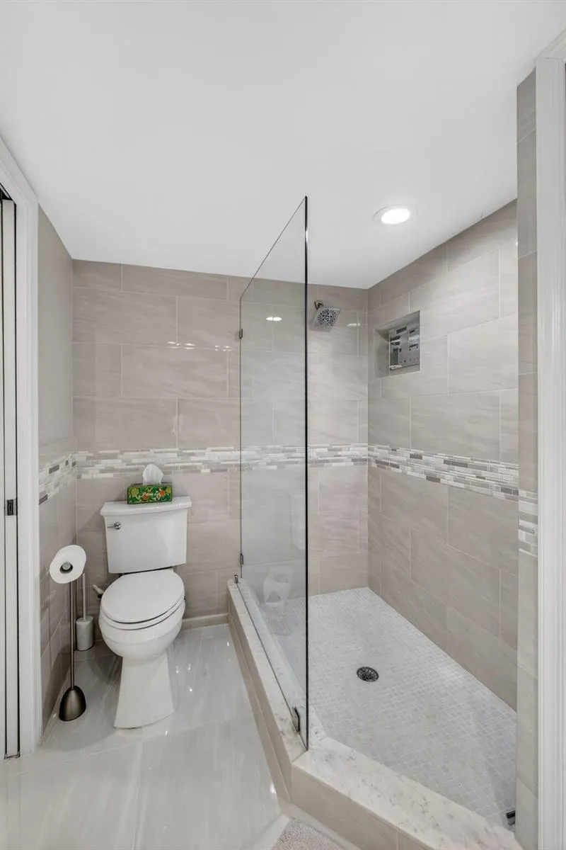 5380 Ocean Drive #12e Singer Island, FL 33404