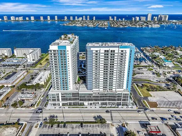 220 Lake Shore Drive #2105 Lake Park, FL 33403