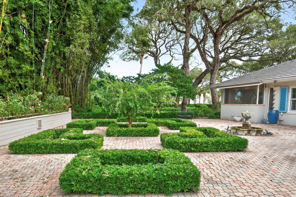 2010 Club Drive Vero Beach, FL 32963