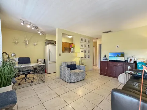 2607 NE 8th Avenue ##25
