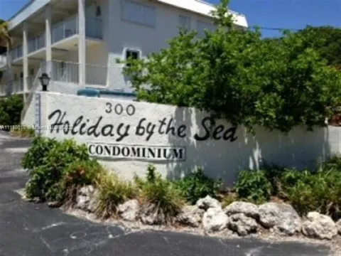 300 Ocean Drive #20