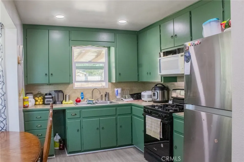 27020 Girard Hemet, CA 92544