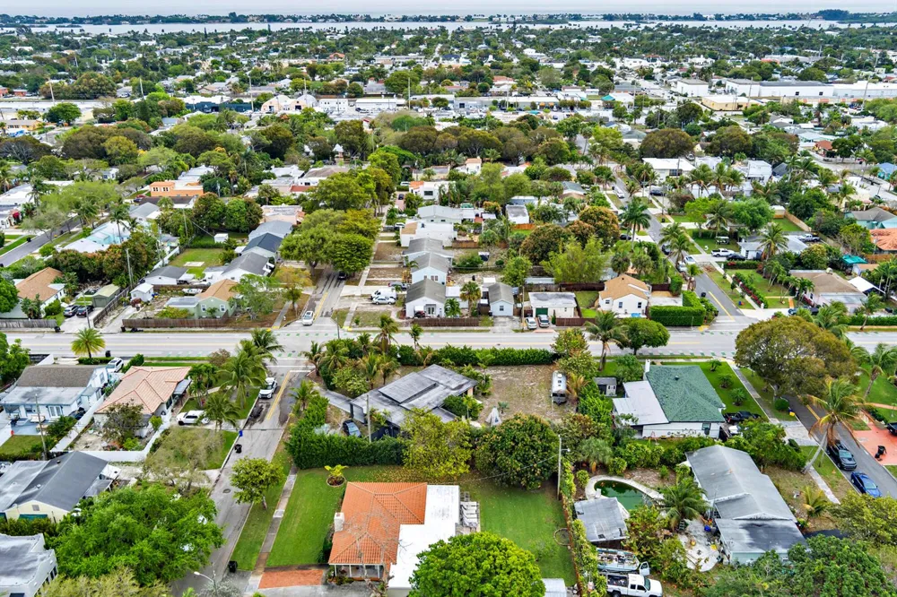 6301 Lake Avenue West Palm Beach, FL 33405
