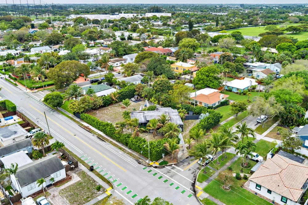 6301 Lake Avenue West Palm Beach, FL 33405