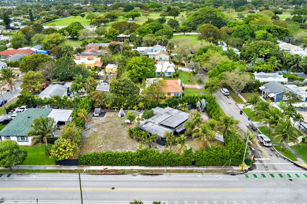 6301 Lake Avenue West Palm Beach, FL 33405