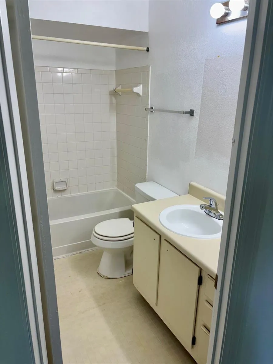 2796 S University Drive #2207 Davie, FL 33328