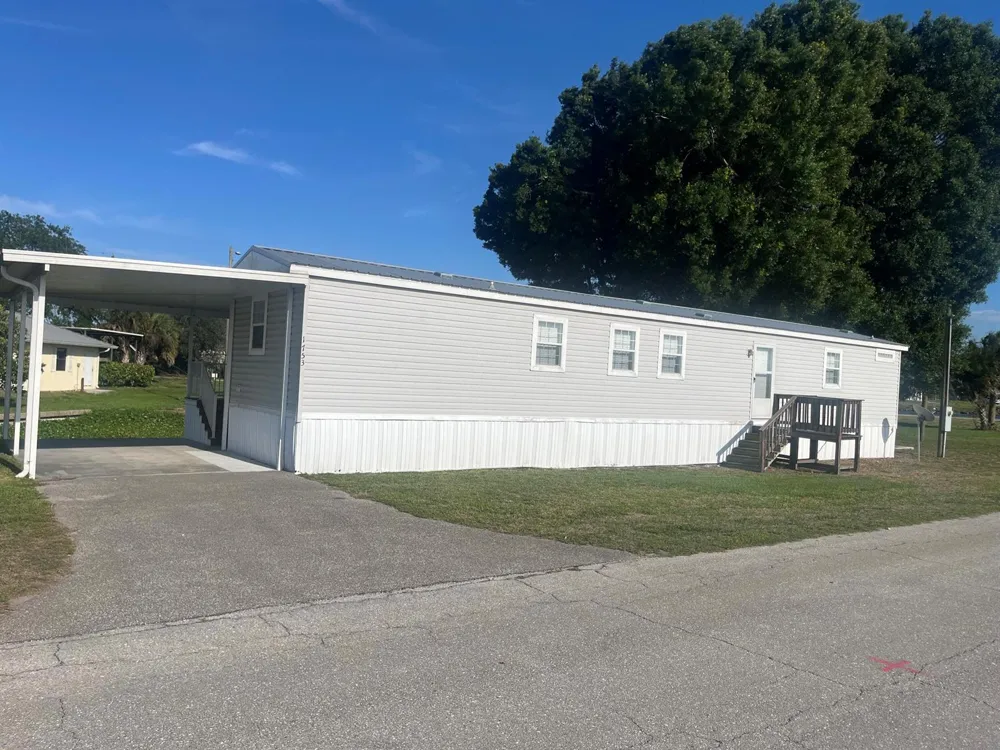 1753 West Avenue Moore Haven, FL 33471