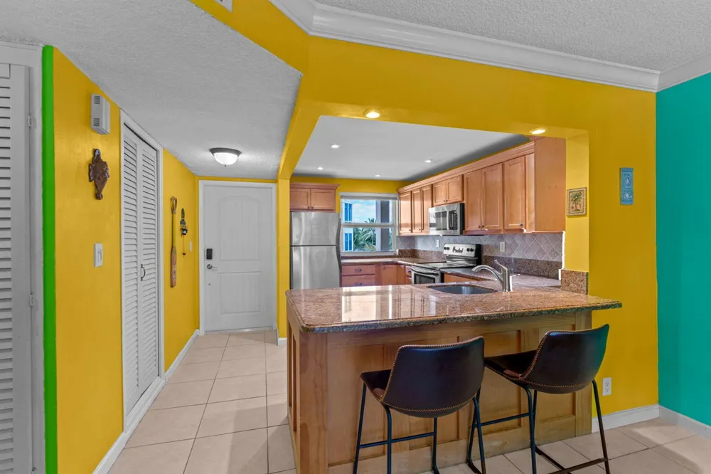 1069 Hillsboro Mile #503 Hillsboro Beach, FL 33062