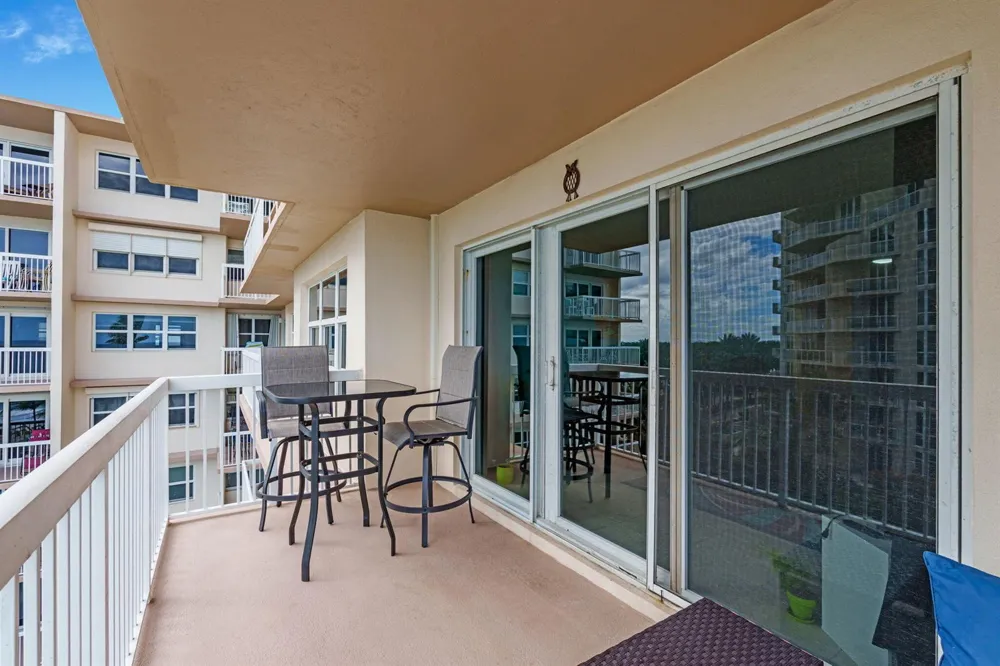 1069 Hillsboro Mile #503 Hillsboro Beach, FL 33062