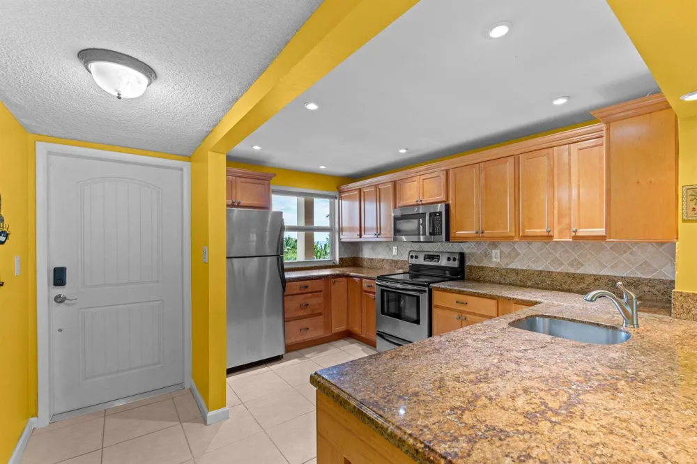1069 Hillsboro Mile #503 Hillsboro Beach, FL 33062