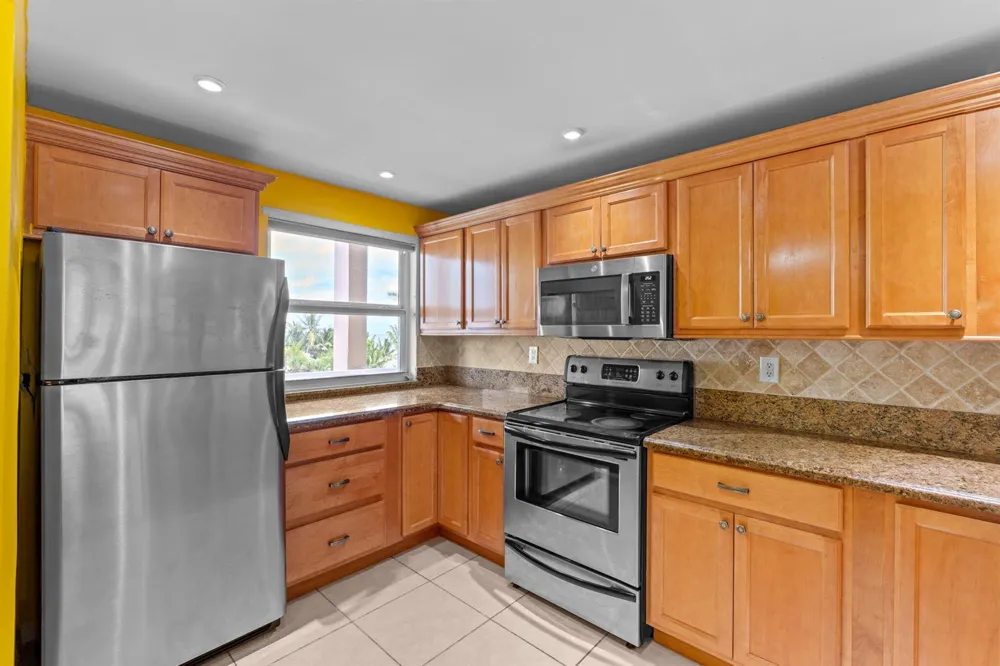 1069 Hillsboro Mile #503 Hillsboro Beach, FL 33062