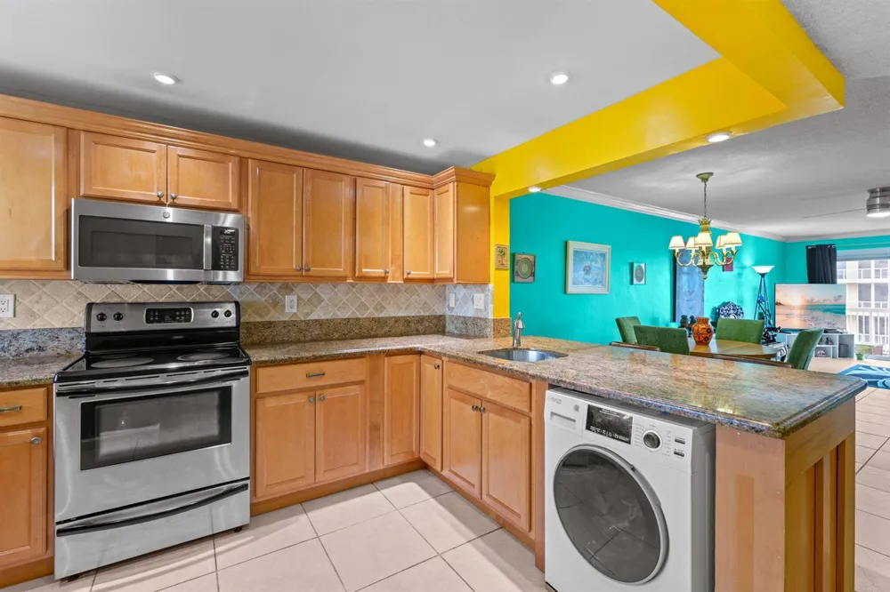 1069 Hillsboro Mile #503 Hillsboro Beach, FL 33062
