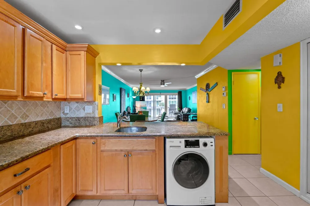 1069 Hillsboro Mile #503 Hillsboro Beach, FL 33062