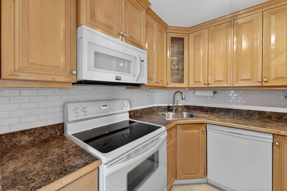 3200 NE 7th Court #Unit 201a Pompano Beach, FL 33062