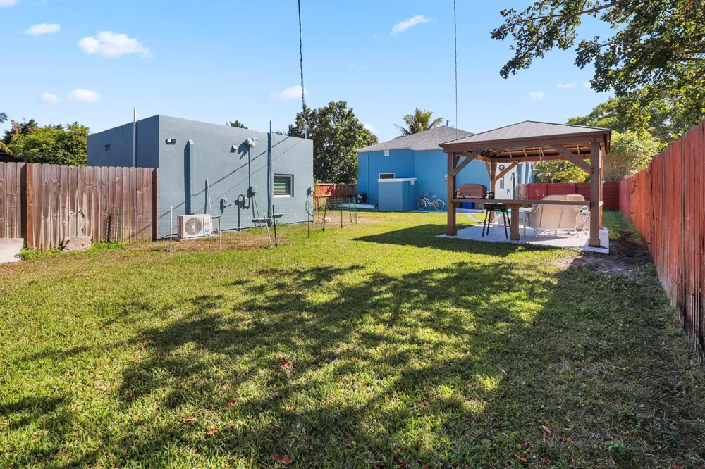 301 Hawthorne Drive Lake Park, FL 33403
