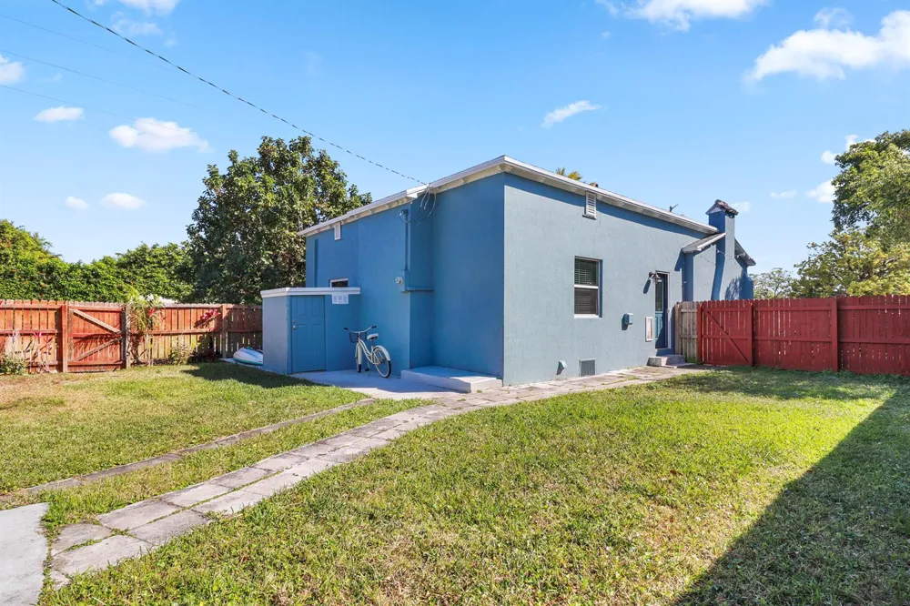 301 Hawthorne Drive Lake Park, FL 33403