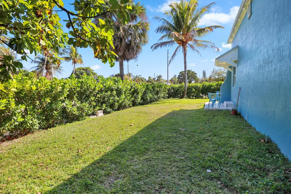 301 Hawthorne Drive Lake Park, FL 33403