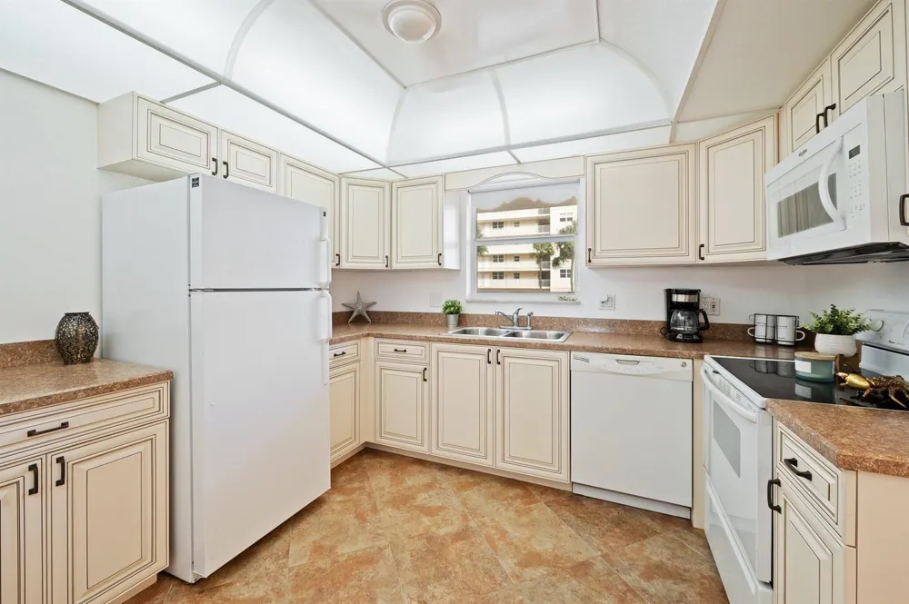 1050 Hillsboro Mile #Unit 203w Hillsboro Beach, FL 33062