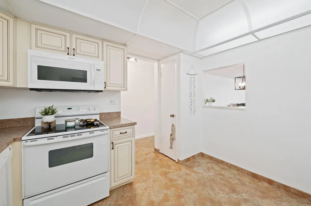 1050 Hillsboro Mile #Unit 203w Hillsboro Beach, FL 33062