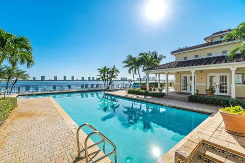 1140 Lake Shore Drive #203