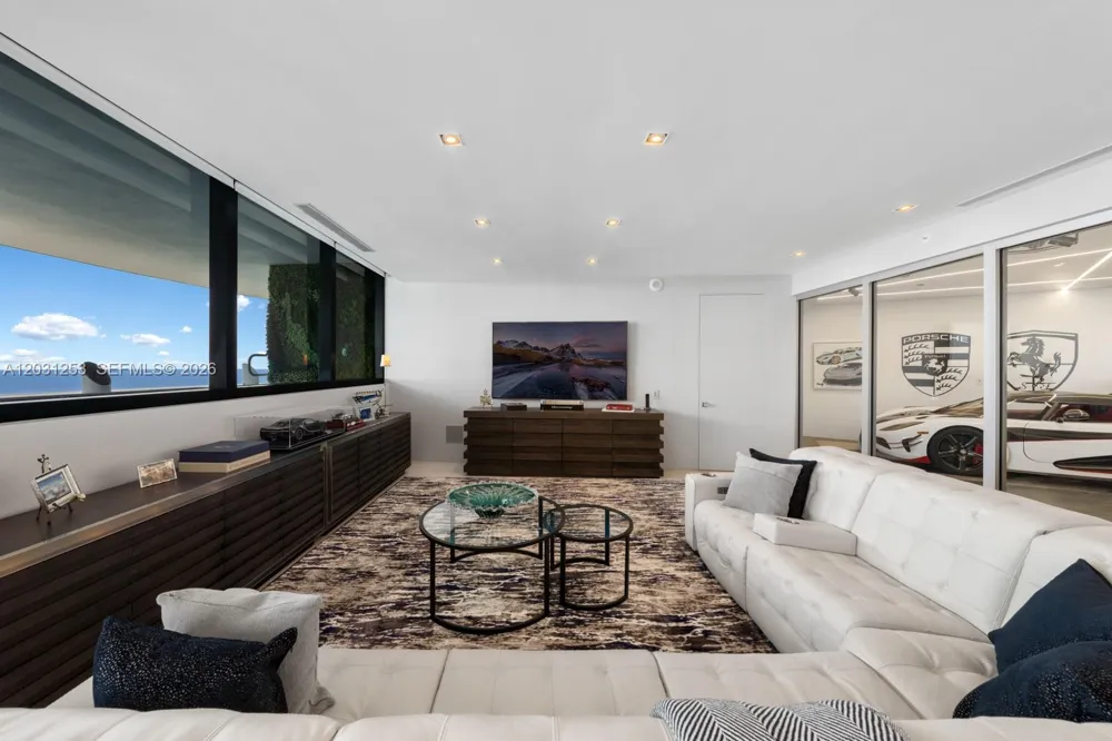 18555 Collins Ave #4405 Sunny Isles Beach, FL 33160