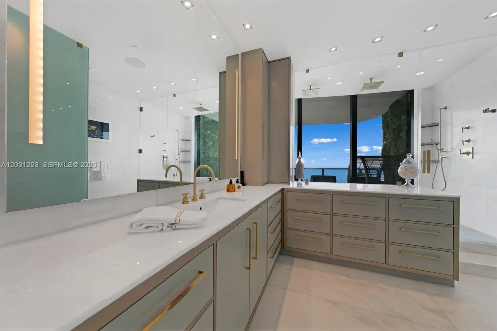 18555 Collins Ave #4405 Sunny Isles Beach, FL 33160