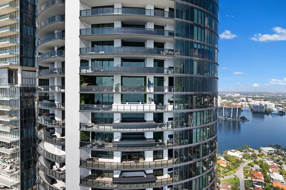 18555 Collins Ave #4405 Sunny Isles Beach, FL 33160