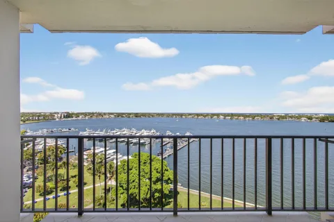 134 Lakeshore Drive #T14