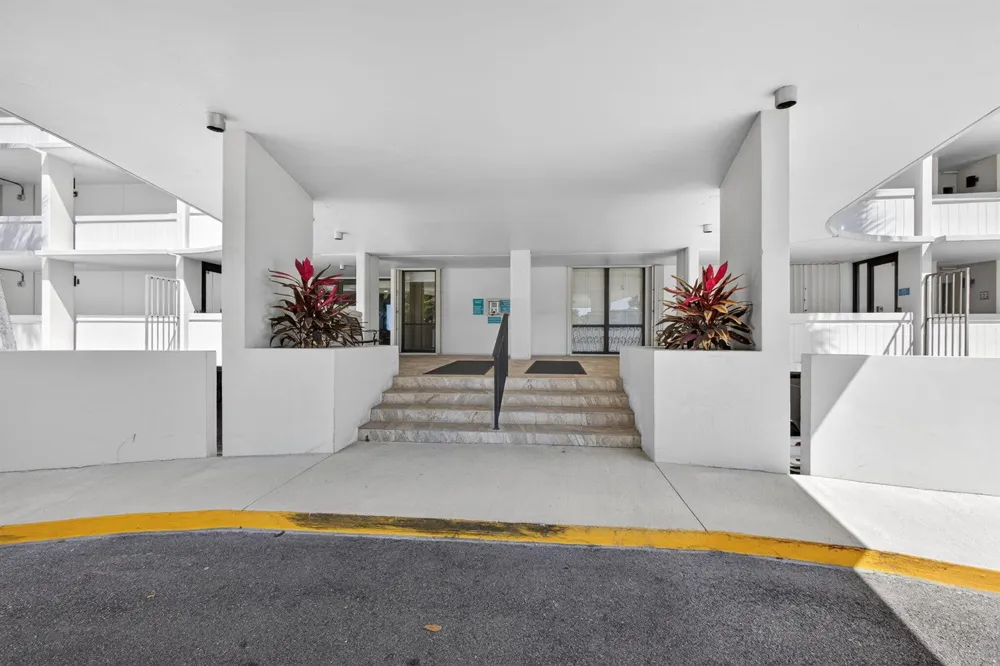 134 Lakeshore Drive #T14 North Palm Beach, FL 33408