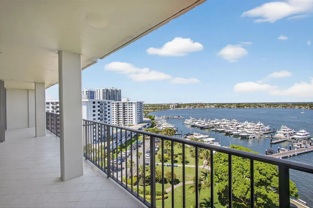 134 Lakeshore Drive #T14 North Palm Beach, FL 33408