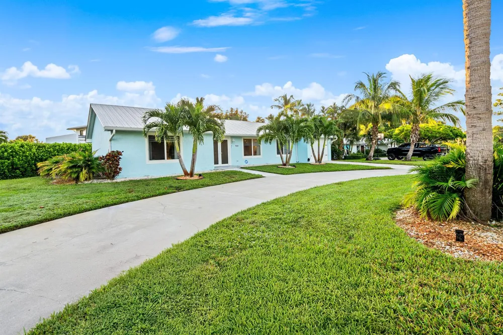 9165 SE Yacht Club Circle Hobe Sound, FL 33455