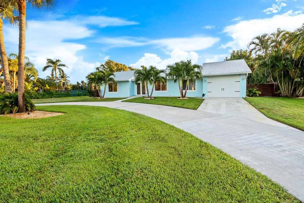 9165 SE Yacht Club Circle Hobe Sound, FL 33455