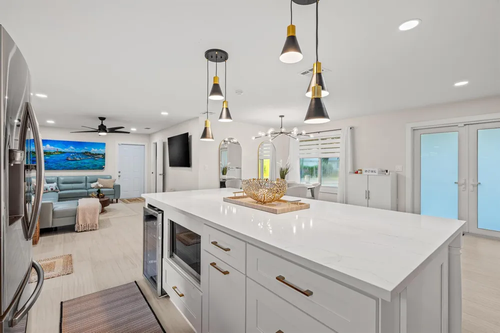 9165 SE Yacht Club Circle Hobe Sound, FL 33455
