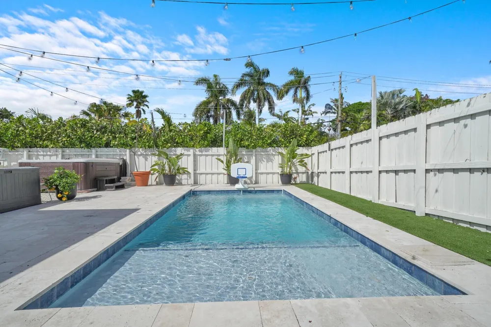 2824 NW 6th Avenue Wilton Manors, FL 33311