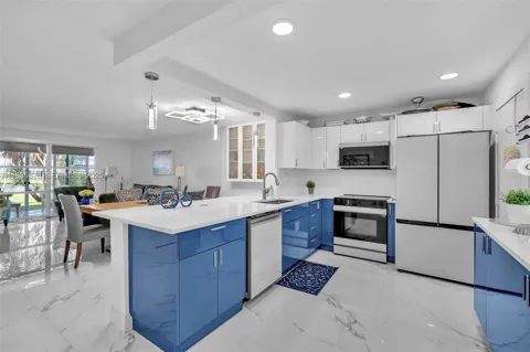 205 SE 11th Terrace #101